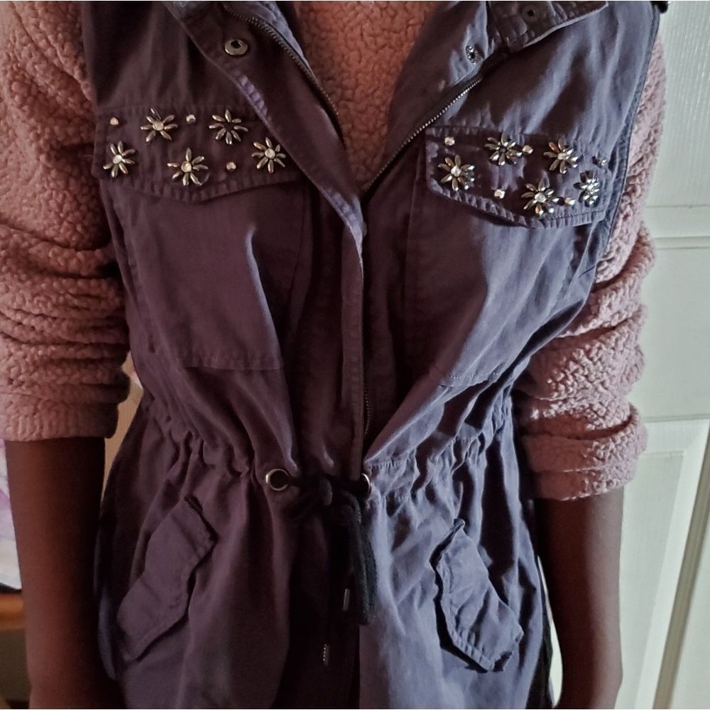 Forever 21 sports utility vest, studded